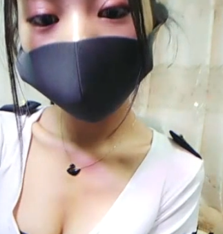 绝对的美女空姐制服诱惑，苗条身材拥有一对傲人大奶子